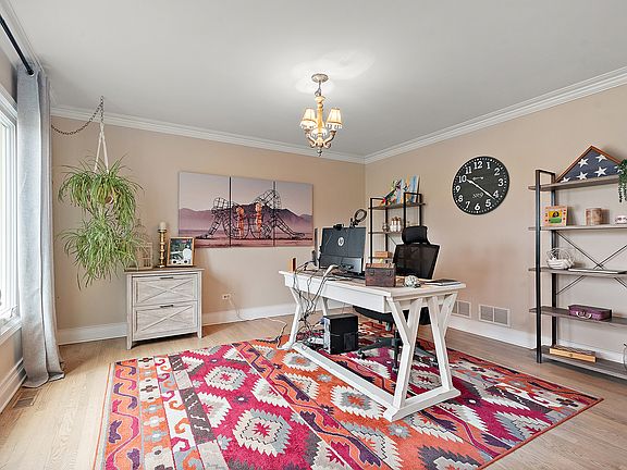 5th image of 19333 Waterford Ln