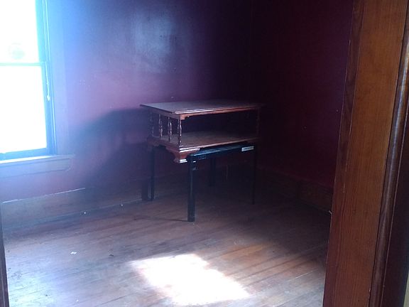 3rd image of 602 Cherry St