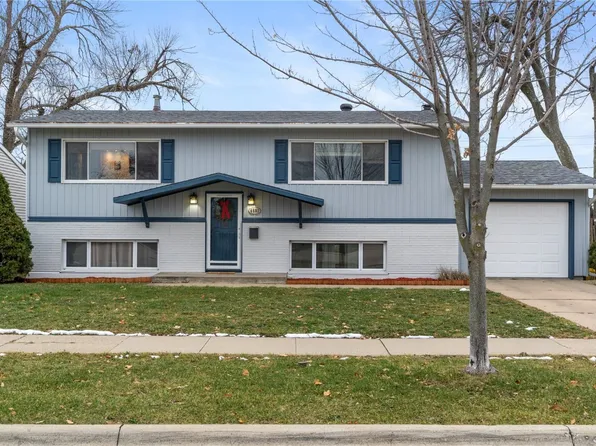 4601 Midway Dr NW, Cedar Rapids, IA 52405