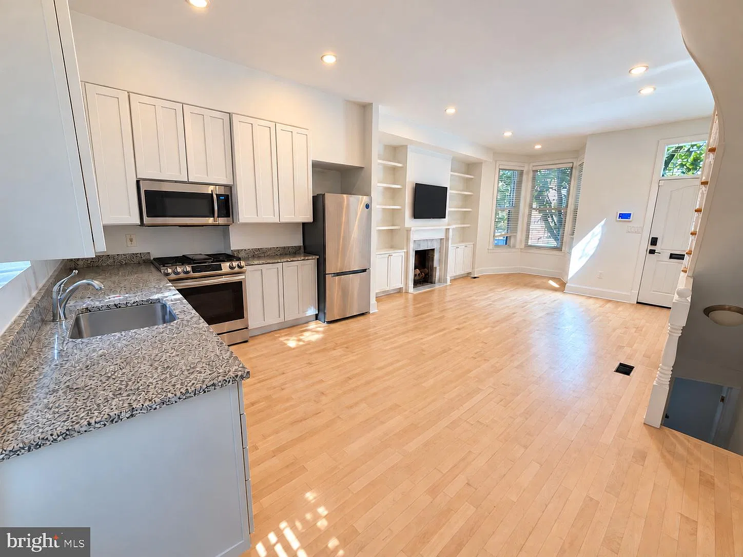 2 bed, 2.0 bath, 1617 sqft, $4,500 — Photo 2