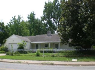 1204 W Poplar St, Rogers, AR 72756