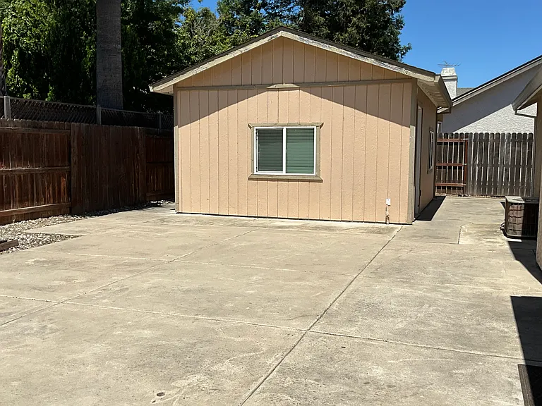 8940 Meadowspring Dr — Photo 16