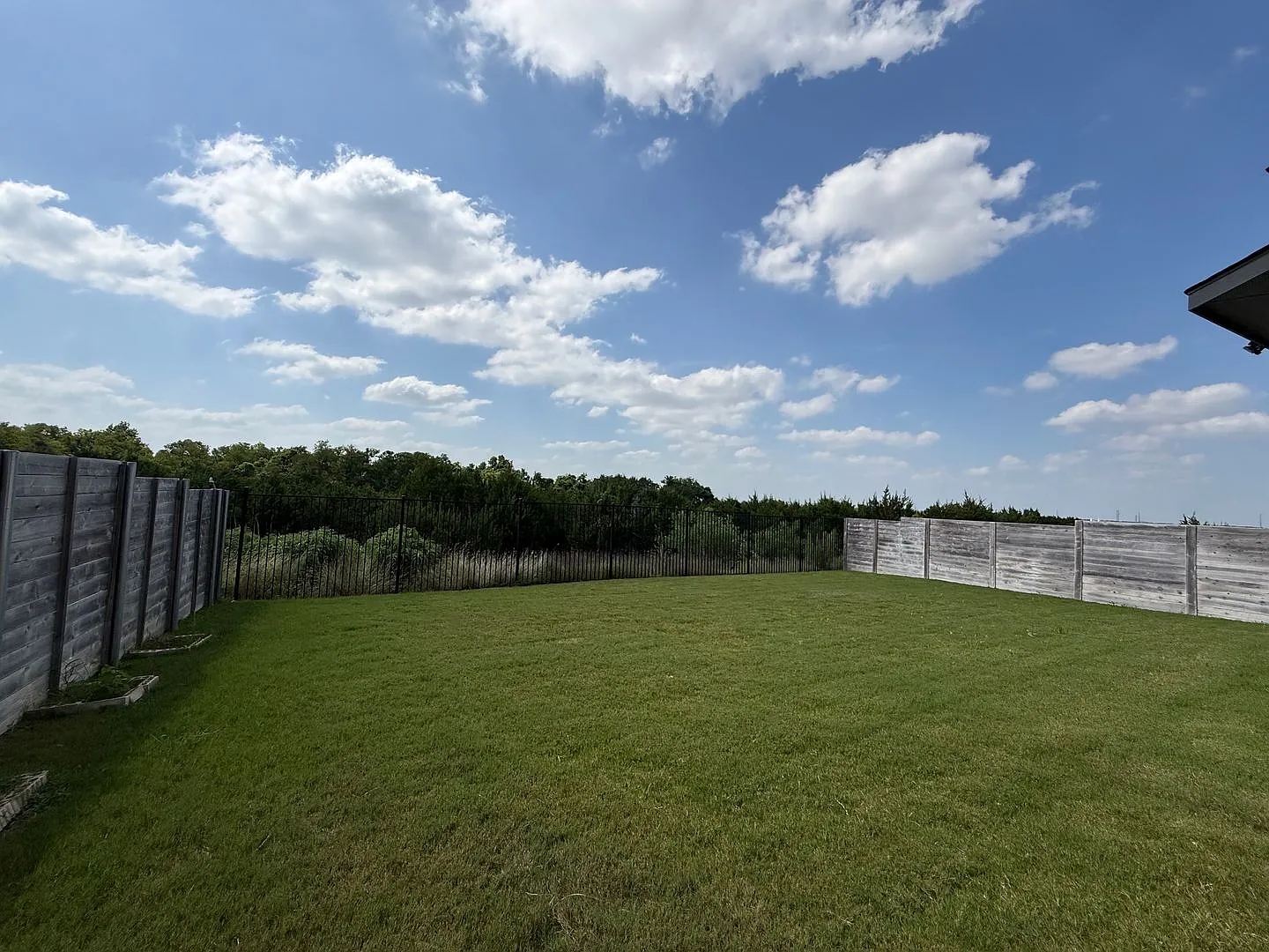 Wonderful 5 bedroom 4 bath home with Office + Media Room — Photo 3