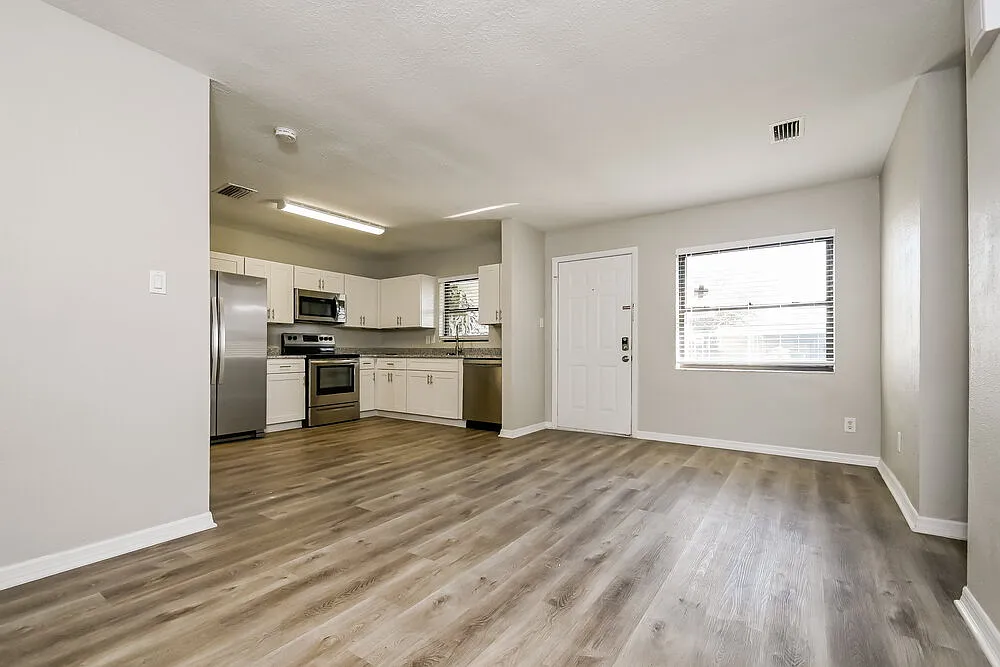 3 bed, 1.5 bath, 1243 sqft, $1,820 — Photo 4