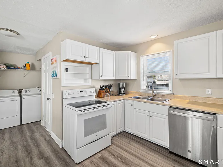 116 College Pl — Photo 10