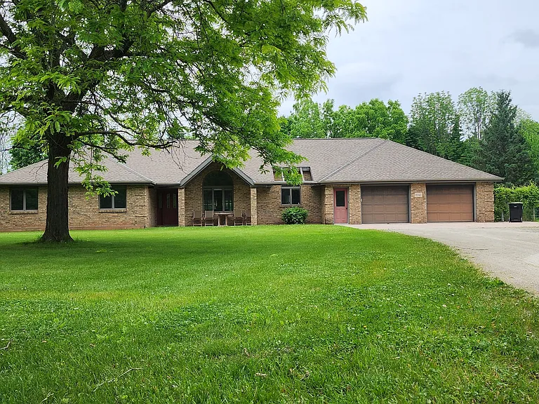 2530 W American Dr — Photo 1