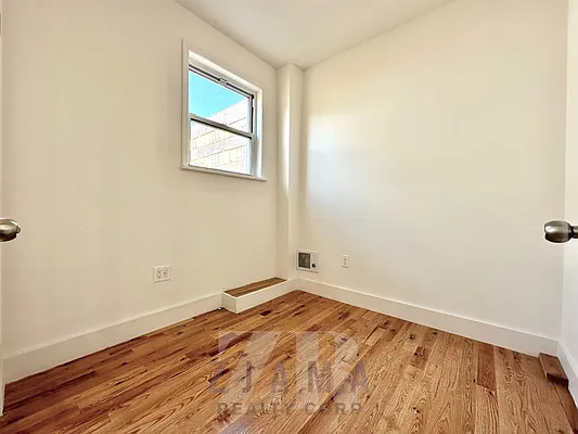 Rented by Zjama Realty Corp | media 20