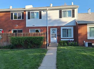 207 Arbor Ct, Omaha, NE 68108