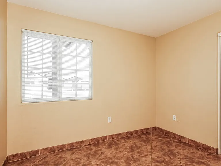 305 E Gardenia Dr — Photo 10