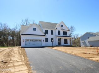 5 Essie Ln, Troy, NY 12180