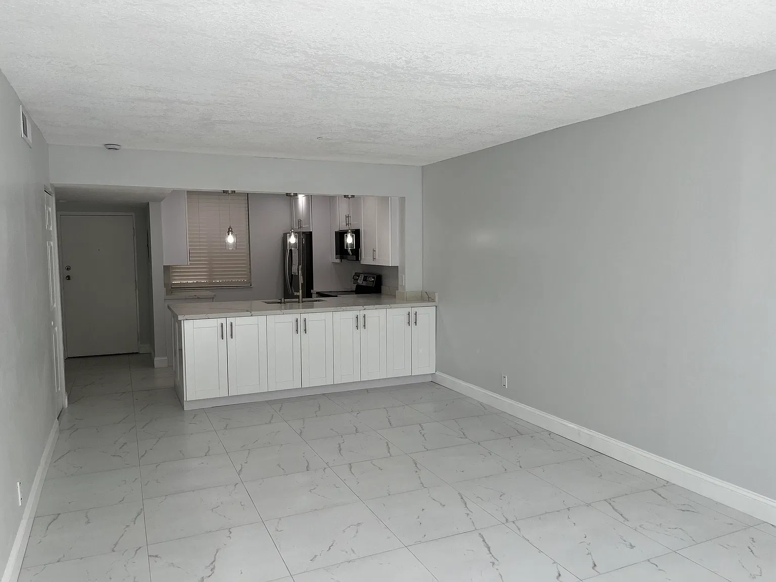 2 bed, 1.5 bath, 835 sqft, $2,000 — Photo 4