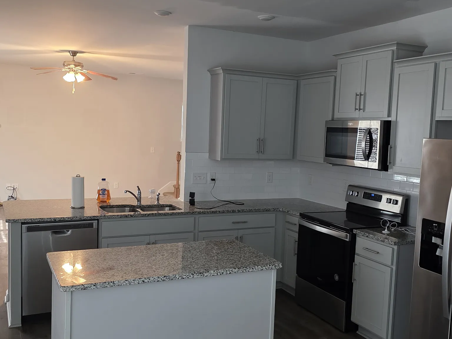 301 Royce Dr — Photo 2