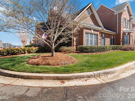 3rd image of 700 Warrington Pl