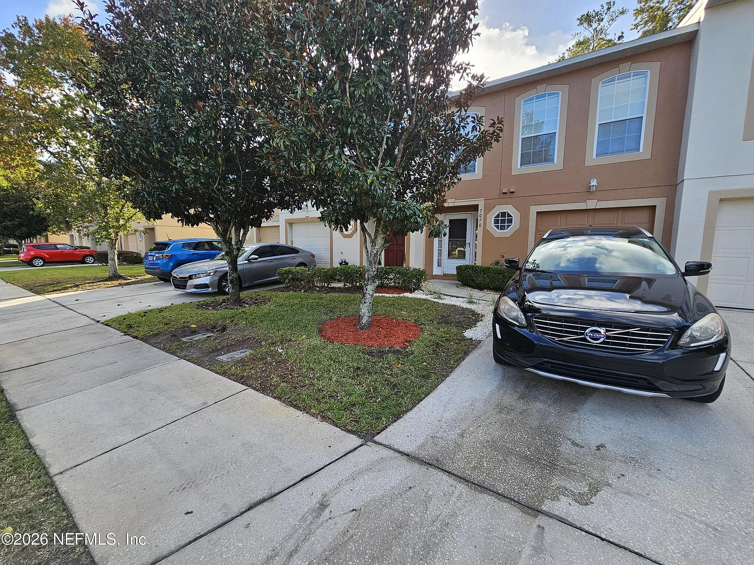 3 bed, 2.5 bath, 1661 sqft, $1,785 — Photo 2