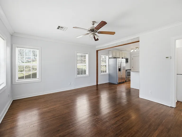 205 N Zenith Ave — Photo 4