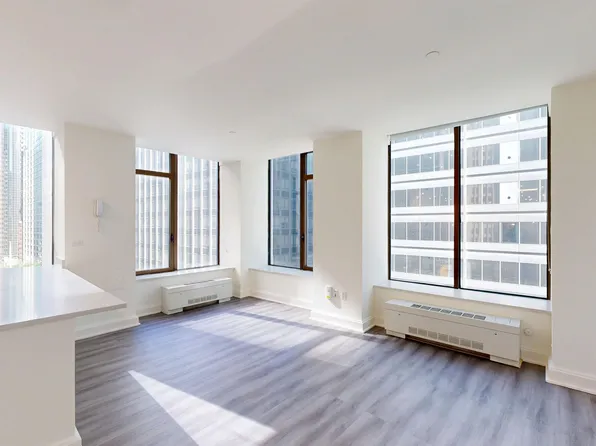 10 Hanover Square image 2 of 9