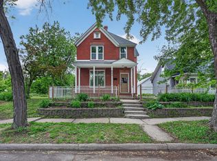 697 Tuscarora Ave, Saint Paul, MN 55102