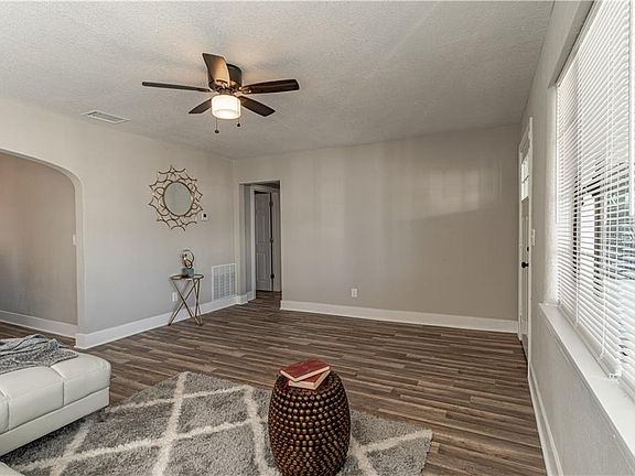 5th image of 102 W Hilda St