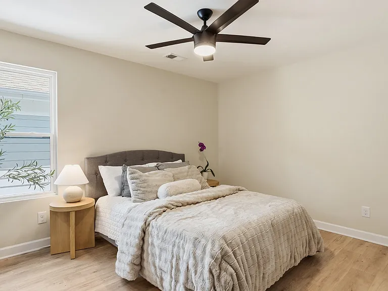 1018 Jackson St — Photo 16