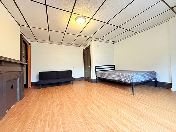 3rd image of 242 Ophelia St Floor 2