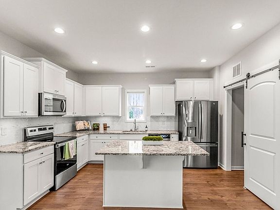 5th image of 111 Rosemary St