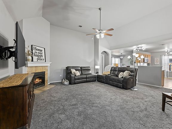 4th image of 3326 S 206th Pl E