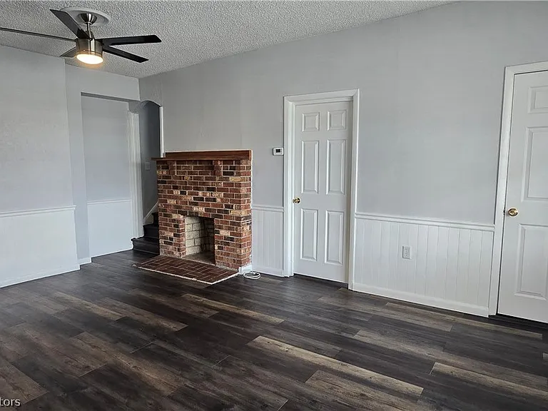 401 S Franklin St — Photo 5