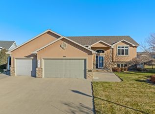 3409 15th St SW, Minot, ND 58701