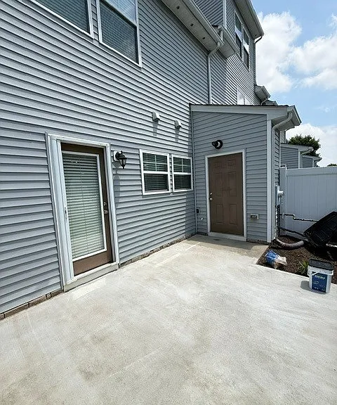 8057 Ellendale Dr — Photo 4