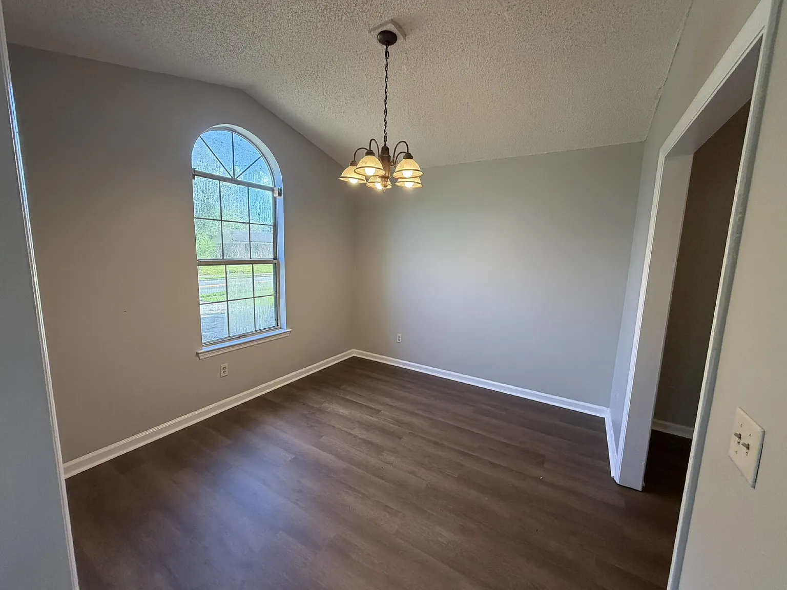 2 bed, 1.0 bath, 1224 sqft, $1,300 — Photo 3