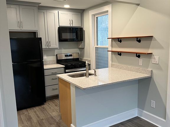 Modern appliances 
Frig
Gas stove
Microwave
Dishwasher