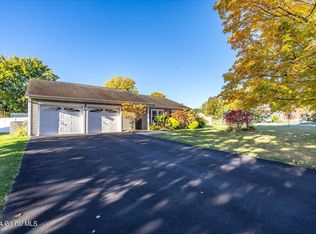 299 Colonial Cir, Cohoes, NY 12047