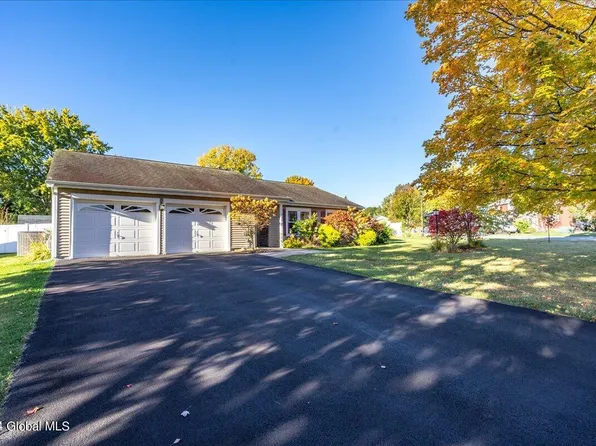 299 Colonial Circle, Cohoes, NY 12047