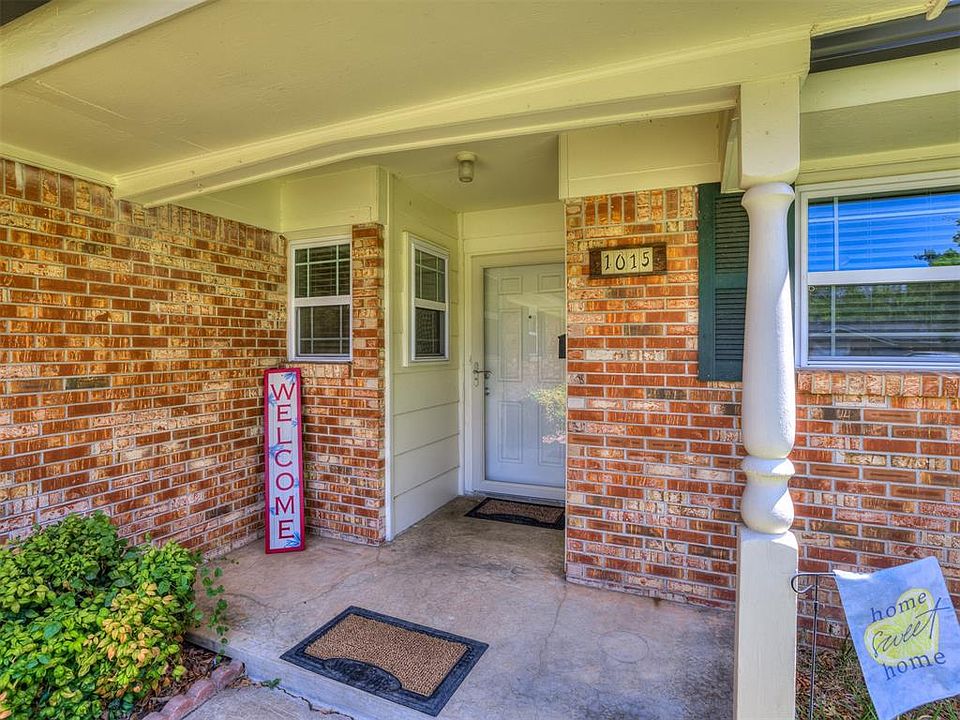 1st image of 1015 Carlisle Cir