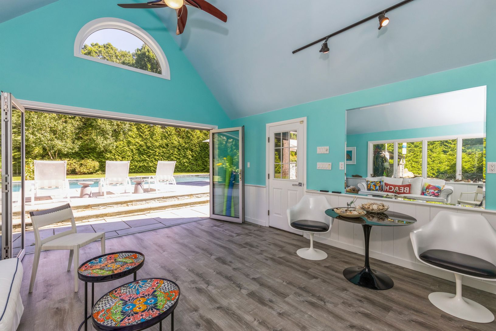  Spacious Pool House w kitchenette 