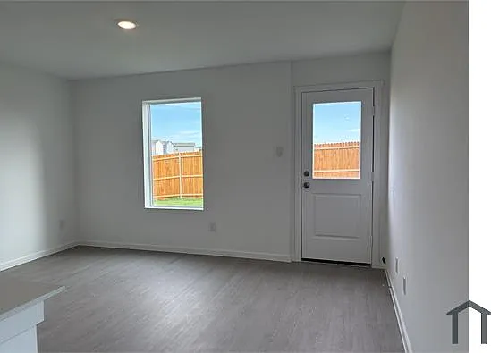 3 bed, 1309 sqft, $1,800 — Photo 3
