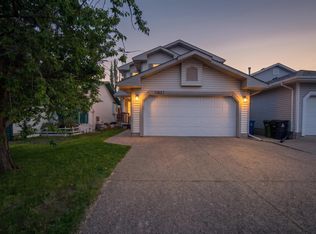 11827 8th Ave NW, Edmonton, AB T6J6Z9