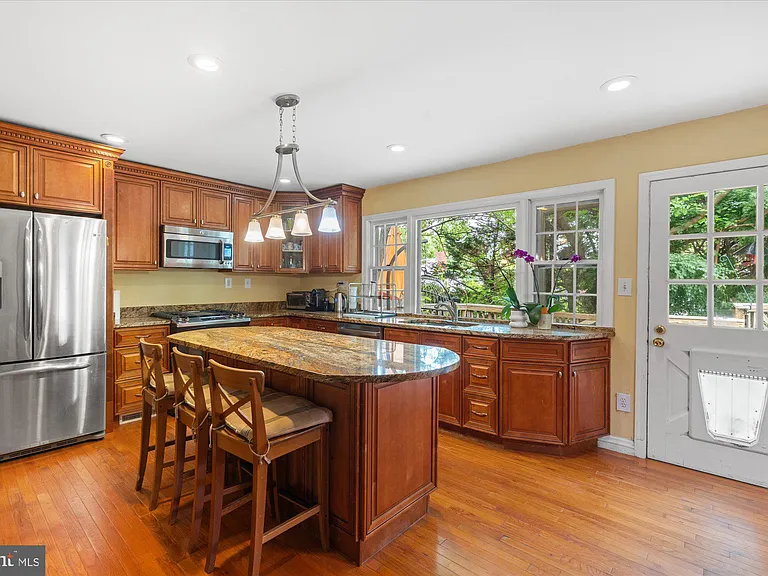 4613 Langdrum Ln — Photo 12