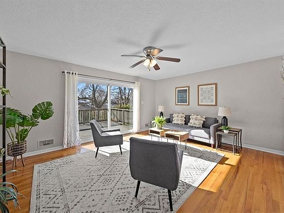 3rd image of 7315 W 89th St