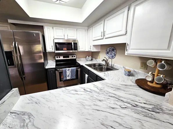 10330 W THUNDERBIRD Boulevard #A204, Sun City, AZ 85351