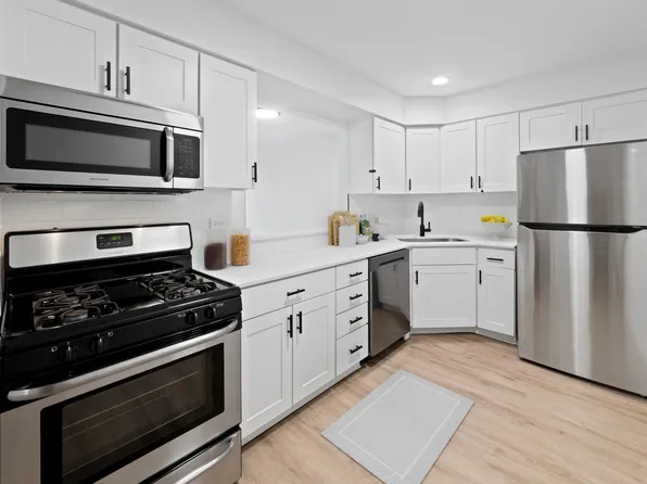 Woodline Crossing, 140 W Wood St Unit 202, Palatine, IL 60067