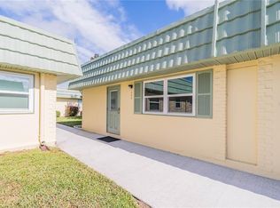 102 Cambridge Trl APT 220, Sun City Center, FL 33573