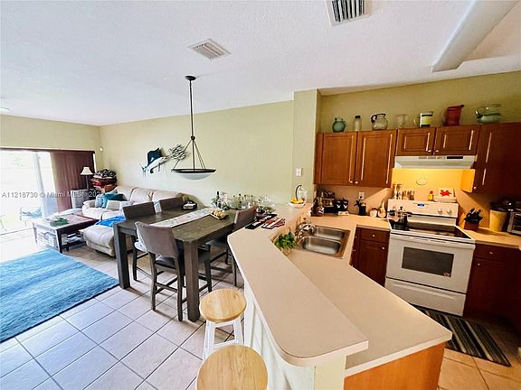 5th image of 5747 Isles Cir #5747