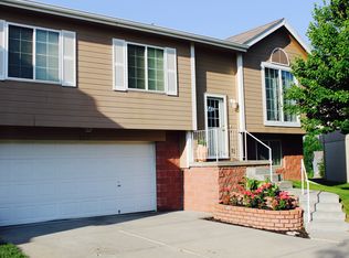 18907 T Cir, Omaha, NE 68135