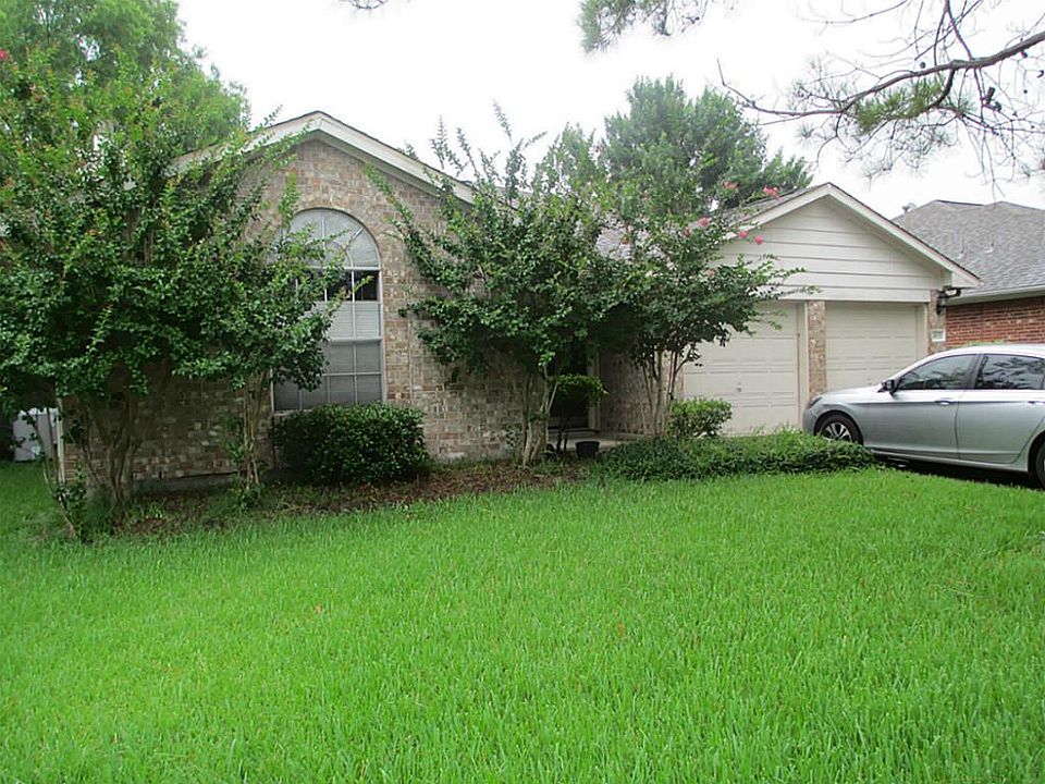 1st image of 4915 Sentry Woods Ln