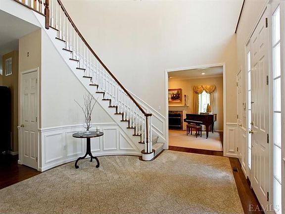 5th image of 127 Stonewall Cir