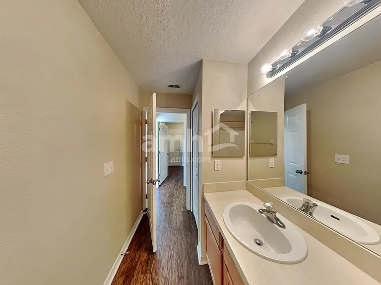 315 Colony Ct — Photo 18