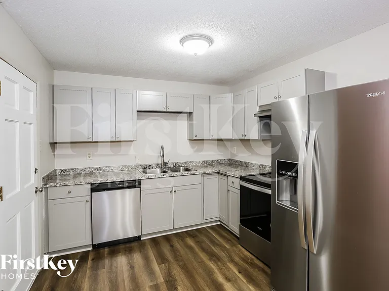2330 Knight Dr — Photo 6