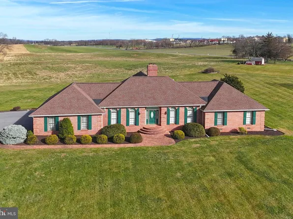 1015 Buchanan Trl E, Greencastle, PA 17225