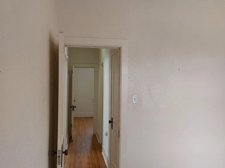 College Housing - 4 bedrooms — Photo 57